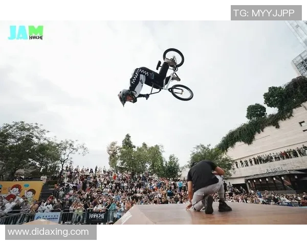 杭州极限运动队在滑板精英赛中以75分高居积分榜首位